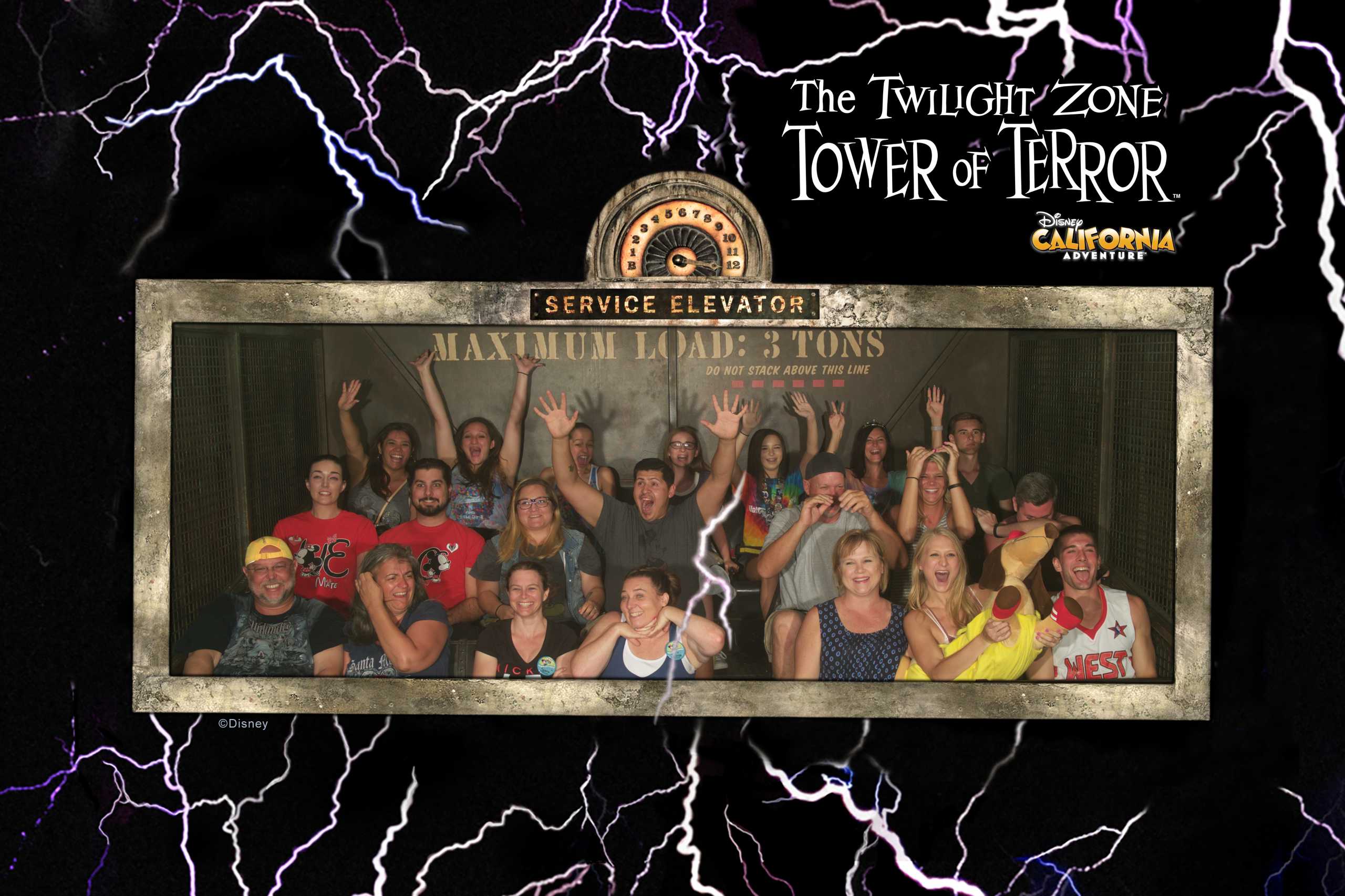 kurz nach der rasanten Abfahrt auf dem Tower of terror