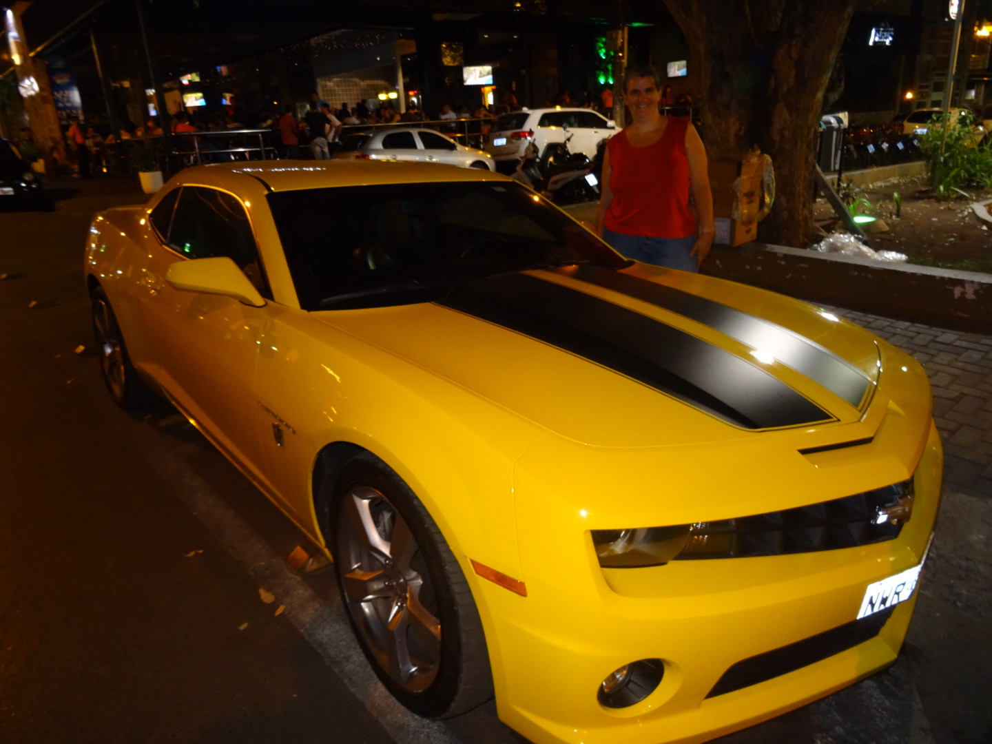 Monica unterhält sich mit Bumblebee