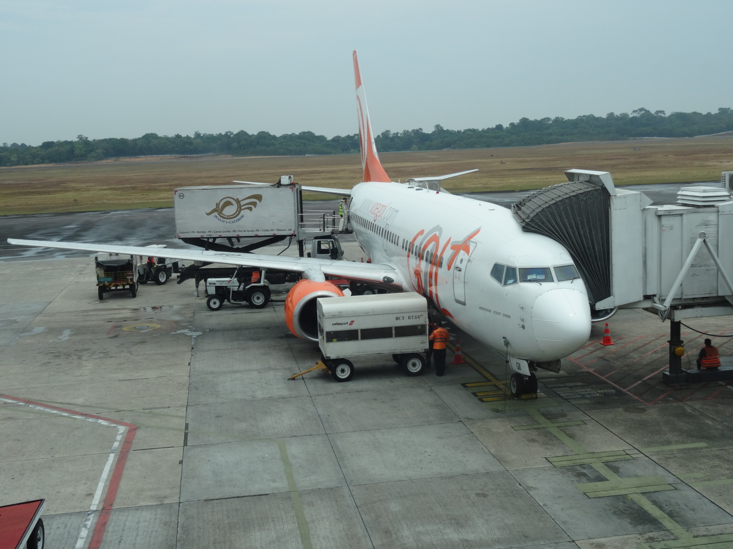 Unser GOL Flieger - wer genau hinsieht, entdeckt unsere Koffer im Gepäckwagen