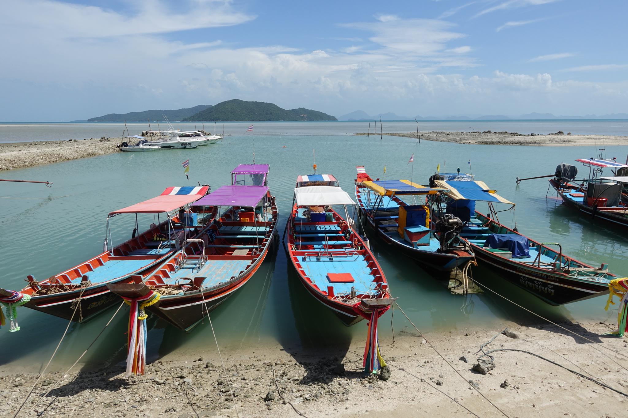 Longtail Boote am Thong Krut Pier